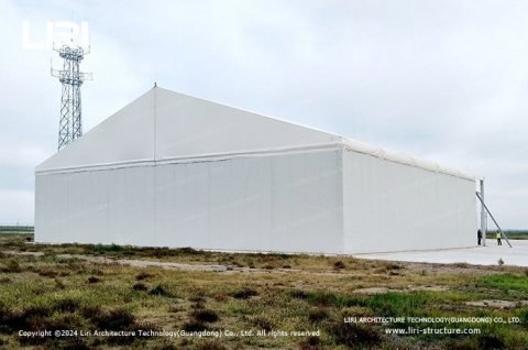 large area maintenance shelter for aircraft