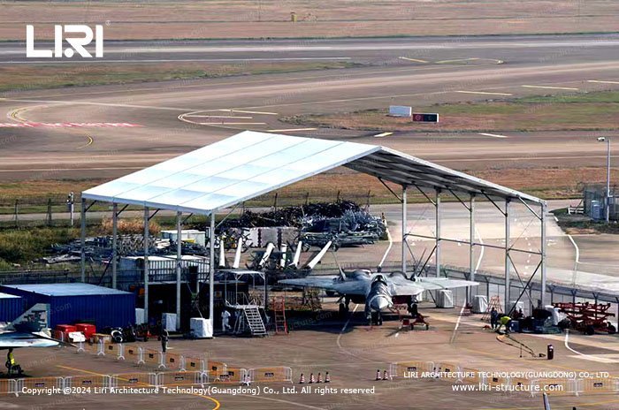 Assembled mobile tent structure for helicopter parking and maintenance Assembled mobile tent structure for helicopter parking and maintenance