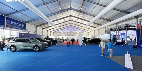 Large clear span exhibition tent
