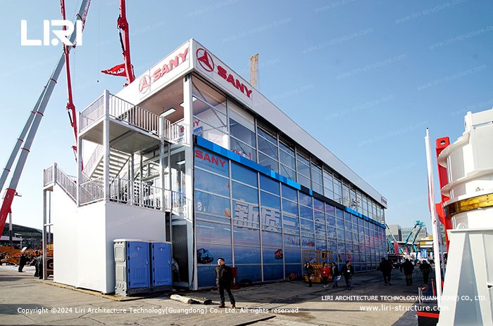 Triple decker event structure with a panoramic glass facade at a trade show